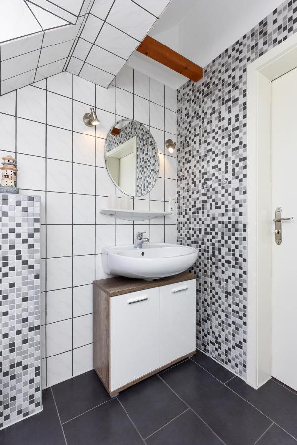 Ferienwohnungen Im Haus Friesische Weite Schillig Exterior foto